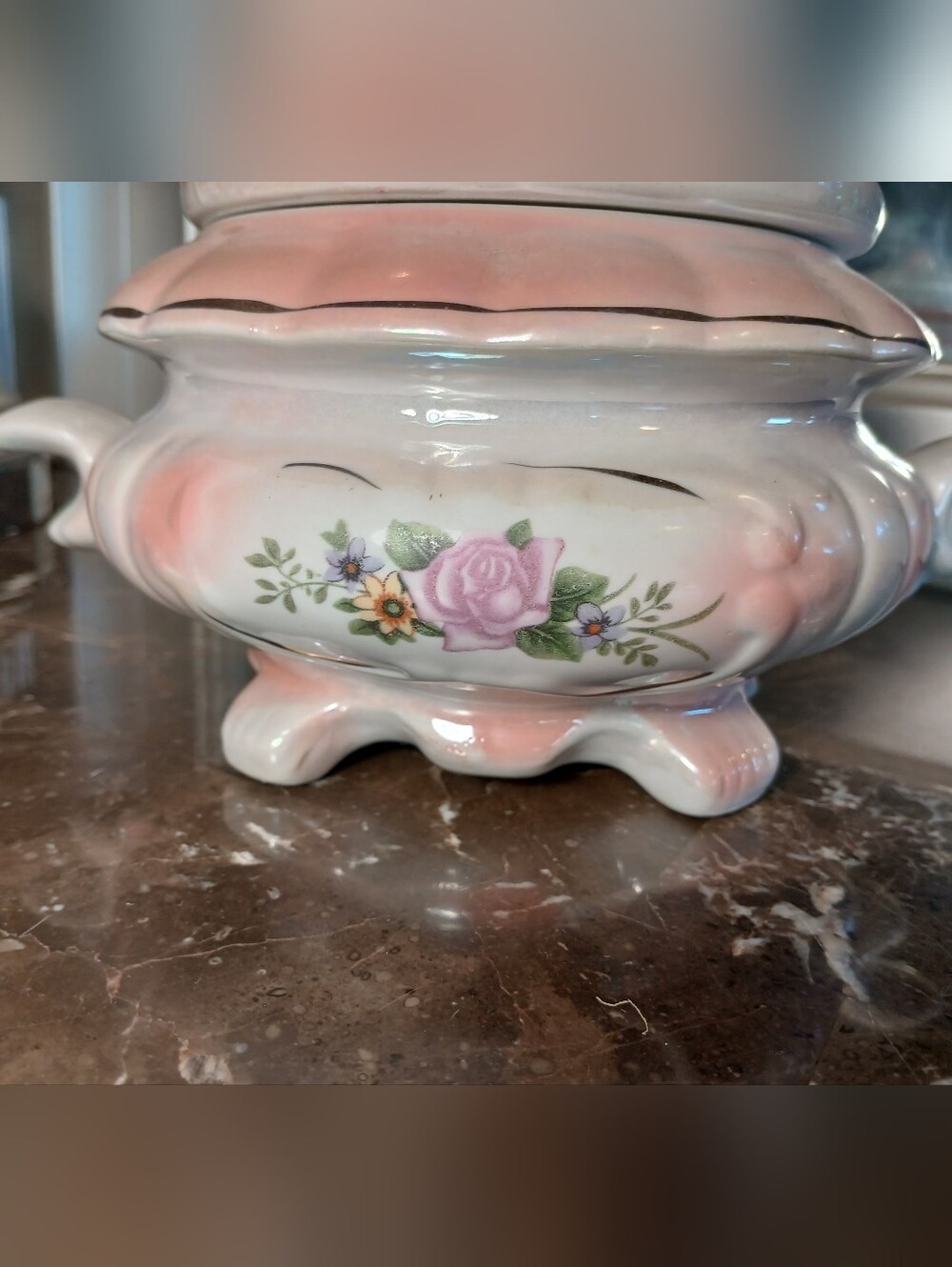 Vintage Chinese Pink & White Iridescent Porcelain Ginger Jar 5.5" Tall With Lid - Picture 2 of 16